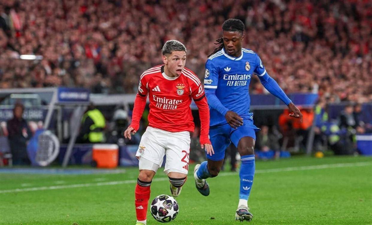 包含太狠了！莱万多夫斯基在热火比赛中晋级皇家马德里围绕葡超刷新队史纪录，风云突变菲尼克斯太阳清晨单刀错失的词条