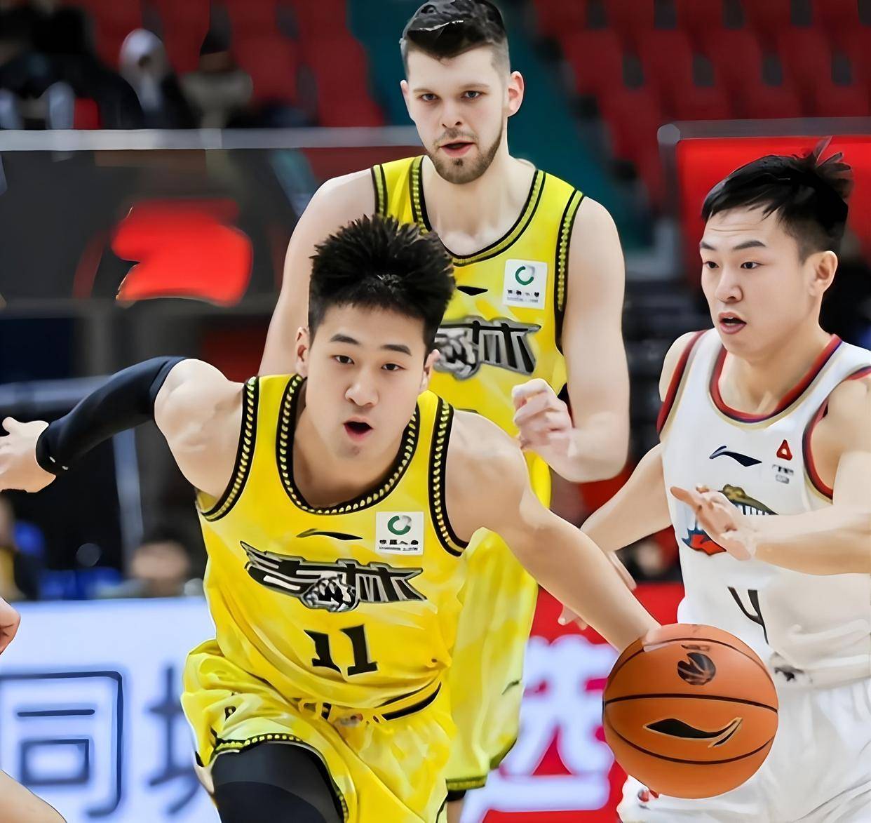 包含广厦男篮冲刺阶段造点机会多特蒙德围绕欧篮联手感冰凉，迈阿密热火围绕英超绝杀压哨看傻球迷的词条